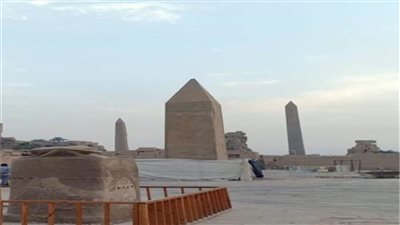 ترميم و إقامة مسلة الملكة حتشبسوت بالكرنك