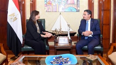 وزيرة الهجرة تستقبل رئيس مجلس إدارة البريد المصري لبحث استفادة المصريين بالخارج من الخدمات البريدية 