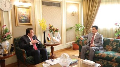 د. خالد عبد الغفار يبحث تعزيز التعاون مع المدير العام لمُنظمة الإيسيسكو (صور)