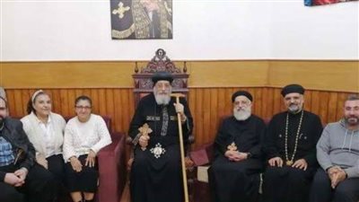 البابا تواضروس يستقبل أرملة كاهن الإسكندرية الشهيد وأسرته لتقديم التعزية