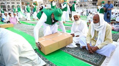 منظومة خدمية متكاملة تعمل على مدار الساعة في خدمة الزوار والمعتمرين