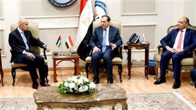 الملا يبحث مع وزير الاستثمار الأردني تنفيذ مشروعات توصيل الغاز الطبيعي