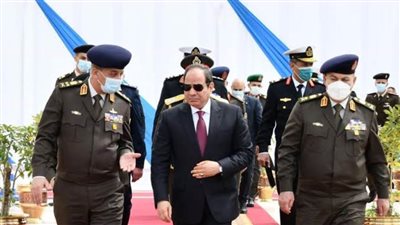 السيسي يشيد بجهود القوات المسلحة في تنفيذ المهام بتفان وإخلاص