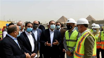 رئيس الوزراء يتفقد أعمال تنفيذ محطة مترو أنفاق المتحف المصرى الكبير (صور)