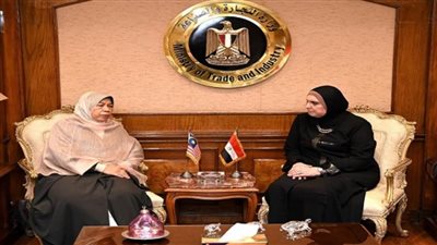 وزيرة التجارة: بدء التنسيق مع ماليزيا لإنشاء مشروع لإنتاج مشتقات زيت النخيل في مصر (صور)