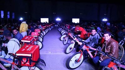 وزير الشباب يسلم المرحلة الأولى من 