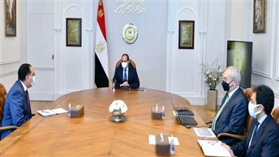 الرئيس السيسي يتابع المشروعات الحالية والمستقبلية بالمنطقة الاقتصادية لقناة السويس