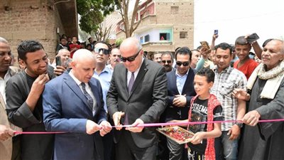 وسط فرحة عارمة من الأهالي .. محافظ قنا يفتتح محطة مياه العوامر وبني برزة بأبو تشت ضمن مشروعات حياة كريمة 