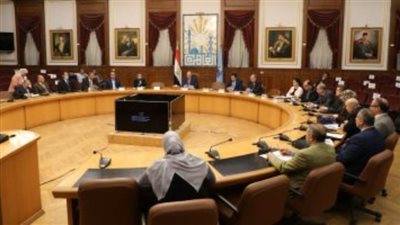 محافظ القاهرة يوجه رؤساء الأحياء بتخصيص لقاء أسبوعى للمواطنين لحل مشاكلهم