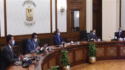 رئيس الوزراء يبحث عددا من ملفات عمل التعليم العالي والصحة (صور)