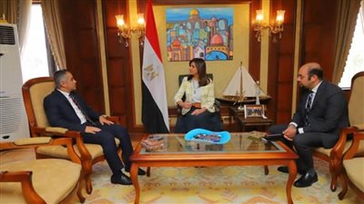 الهجرة ومؤسسة شباب القادة تبحثان سبل التعاون بين الجانبين (صور)