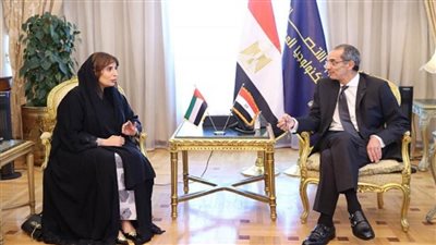 وزير الاتصالات يبحث مع سفيرة الإمارات في مصر فرص جذب الاستثمارات (صور)