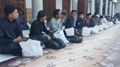 تنظيم إفطار جماعى لألف طالب وافد فى الجامع الأزهر |  صور