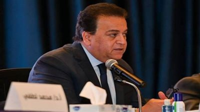 د. خالد عبد الغفار يستعرض تقريرًا عن تطور العمل بـ 