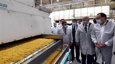 رئيس الوزراء يتفقد المنطقة الاستثمارية «بيراميدز» ويزور مصانع العاشر من رمضان (صور)