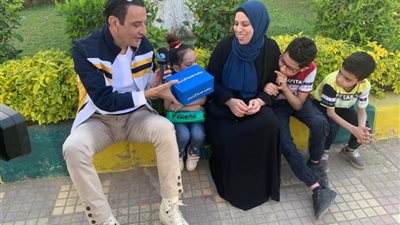 طارق علام يواصل جولات جبر الخواطر والفرحة مع الجماهير فى برنامجه 