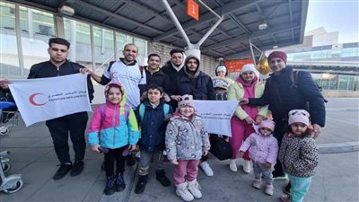 وزيرة الهجرة تثمن جهود شاب مصري أنقذ مصريين وعرب قادمين من أوكرانيا (صور)