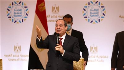 السيسي : أرحب بشيوخ سيناء وأشكركم على تعاونكم مع الدولة ونستهدف تحقيق تنمية حقيقية في سيناء