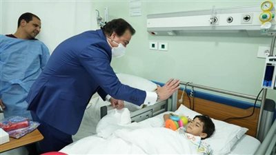 د. خالد عبد الغفار يزور مستشفى «الناس» ويثني على جودة الخدمات المقدمة للأطفال (صور)