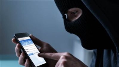 لص يسرق تليفون وينشر صورته على حساب صاحب الهاتف