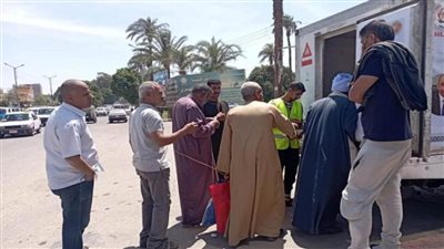 وزير التنمية المحلية يتلقى تقريرا عن جهود 