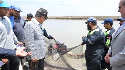 ‏الفريق أسامة ربيع يتفقد معدية الأفراد في القنطرة (صور)