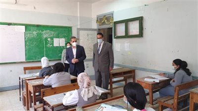 محافظ الغربية يتابع سير امتحانات نهاية العام.. ويوجه بتوفير سبل الراحة للطلاب (صور)