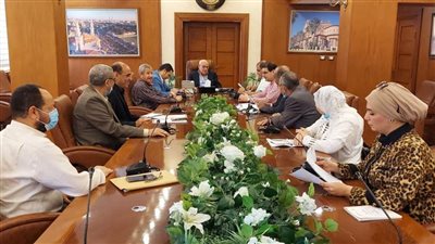 محافظ بورسعيد يتابع مستجدات سير العمل بالمنظومة التعليمية