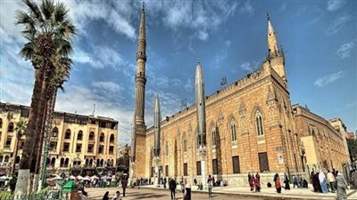  عاجل | الأوقاف تحسم الجدل بشأن إسناد إدارة مسجد الحسين لجهة خاصة