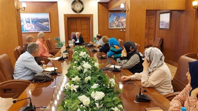 محافظ بورسعيد يتابع مستجدات العمل في تطوير المرحلة التانية من منطقة فاطمة الزهراء