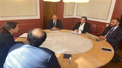 وزيرة البيئة تلتقي وزيرة التغير المناخي والبيئة الإماراتية لبحث سبل التعاون 