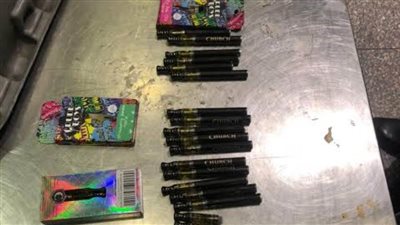 جمارك مطار القاهرة تضبط محاولة تهريب سجائر إلكترونية معبأة ماريجوانا