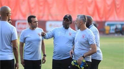 موسيماني يعقد جلسة مع جهازه المعاون للوقف على الاستعدادات الأخيرة لمباراة سطيف 