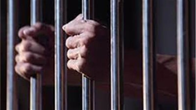 السجن المشدد 5 سنوات لـ4 متهمين بالسرقة بالإكراه وحياز أسلحة في المرج  