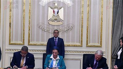 رئيس الوزراء يشهد توقيع مذكرة تفاهم لإقامة مشروع لتصنيع بدائل البلاستيك