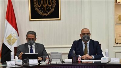 وزيرا الإسكان والسياحة يترأسان اجتماع اللجنة الوطنية لمتابعة الموقف التنفيذي لمشروع تطوير موقع التجلي الأعظم (صور)