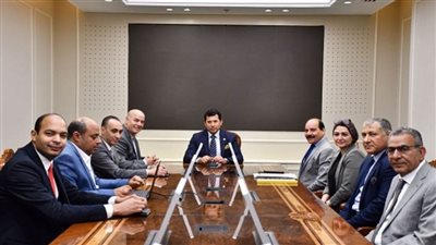 وزير الشباب يعقد اول اجتماع رسمي بمقر الوزارة بالعاصمة الإدارية الجديدة (صور)
