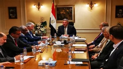 وزير قطاع الأعمال العام يبحث مع رئيس المؤسسة الدولية الإسلامية لتمويل التجارة فرص التعاون المشترك (صور)