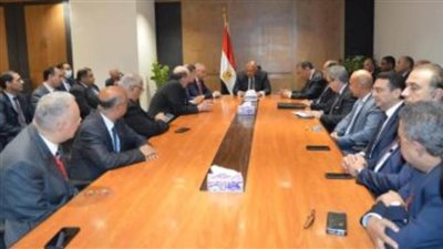 وزير الخارجية يجتمع بمساعديه فى مقر الوزارة بالعاصمة الإدارية الجديدة