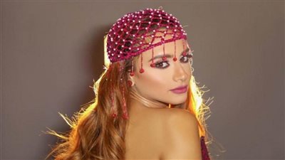 بعد تألقها في حفل العيد بالغردقة.. اللبنانية كارولينا كرم تستعد لصيف 2022 بعدة حفلات بالعلمين الجديدة وعمل رامي (صور)