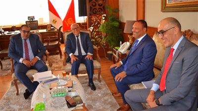 محافظ بورسعيد يتابع الاستعدادات النهائية لتشغيل مصنع انتاج الغازات