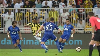 الدوري السعودي.. اتحاد جدة يتعادل مع الهلال 1-1 في الشوط الأول