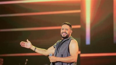 حماقي يواصل سيطرته علي جمهور الخليج بأغانيه المميزة في موسم جدة ويكشف عن مفاجأة (صور)