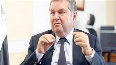 وزير قطاع الأعمال يعلن موعد بدء تصنيع السيارات الكهربائية بمصر