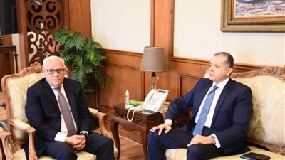 محافظ بورسعيد يستقبل أمين عام وزارة البترول لبحث سبل التعاون