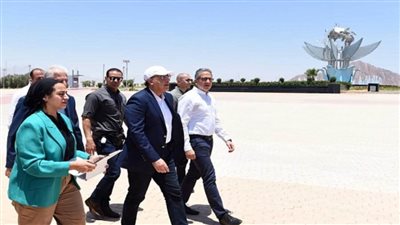رئيس الوزراء يتفقد أعمال تطوير مدخل المدينة من المطار مرورا بـ