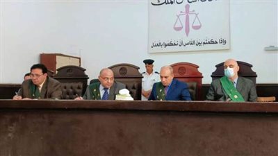 الإعدام لعامل قطع رأس والدته بـ منجل في البحيرة