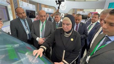 وزيرة التجارة تتفقد جناح هيئة التنمية الصناعية في ختام فعاليات المؤتمر السنوى لمجموعة البنك الإسلامي للتنمية