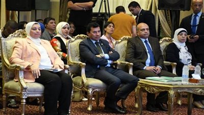 بحضور محافظ بني سويف.. وزير الشباب يشهد ندوة حوارية عن التجربة المصرية وتمكين الشباب (صور)