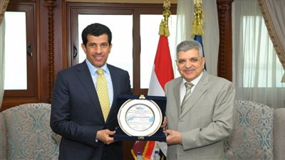 الفريق أسامة ربيع يبحث سبل التعاون المشترك مع السفير القطري (صور)